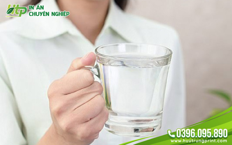 Làm sao để đong 250ml nước nếu không có cốc chia vạch?
